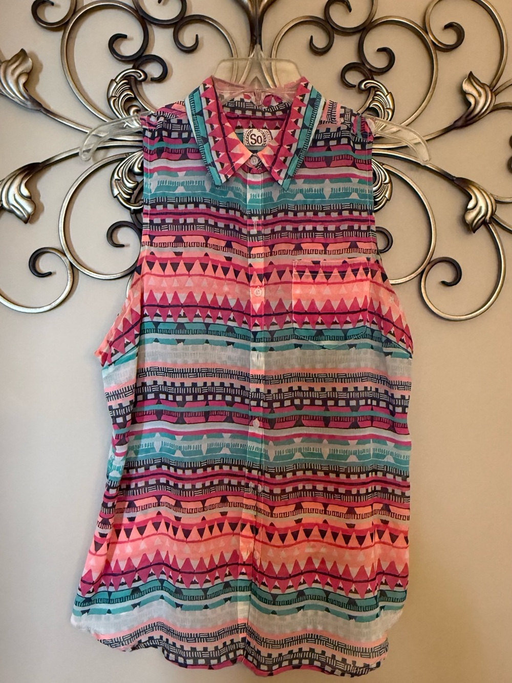 SO Sleeveless Collared Print Top - Pink, Teal - Picture 2 of 6
